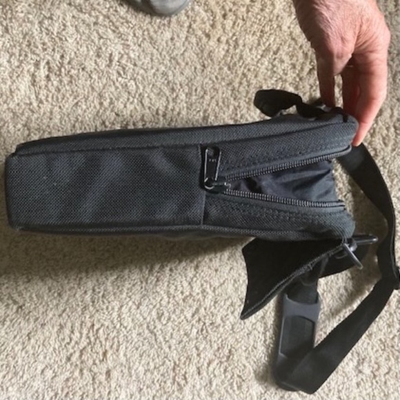 Brenthaven Lightweight Black Computer Bag that’s Made in the USA - Picture 6 of 8